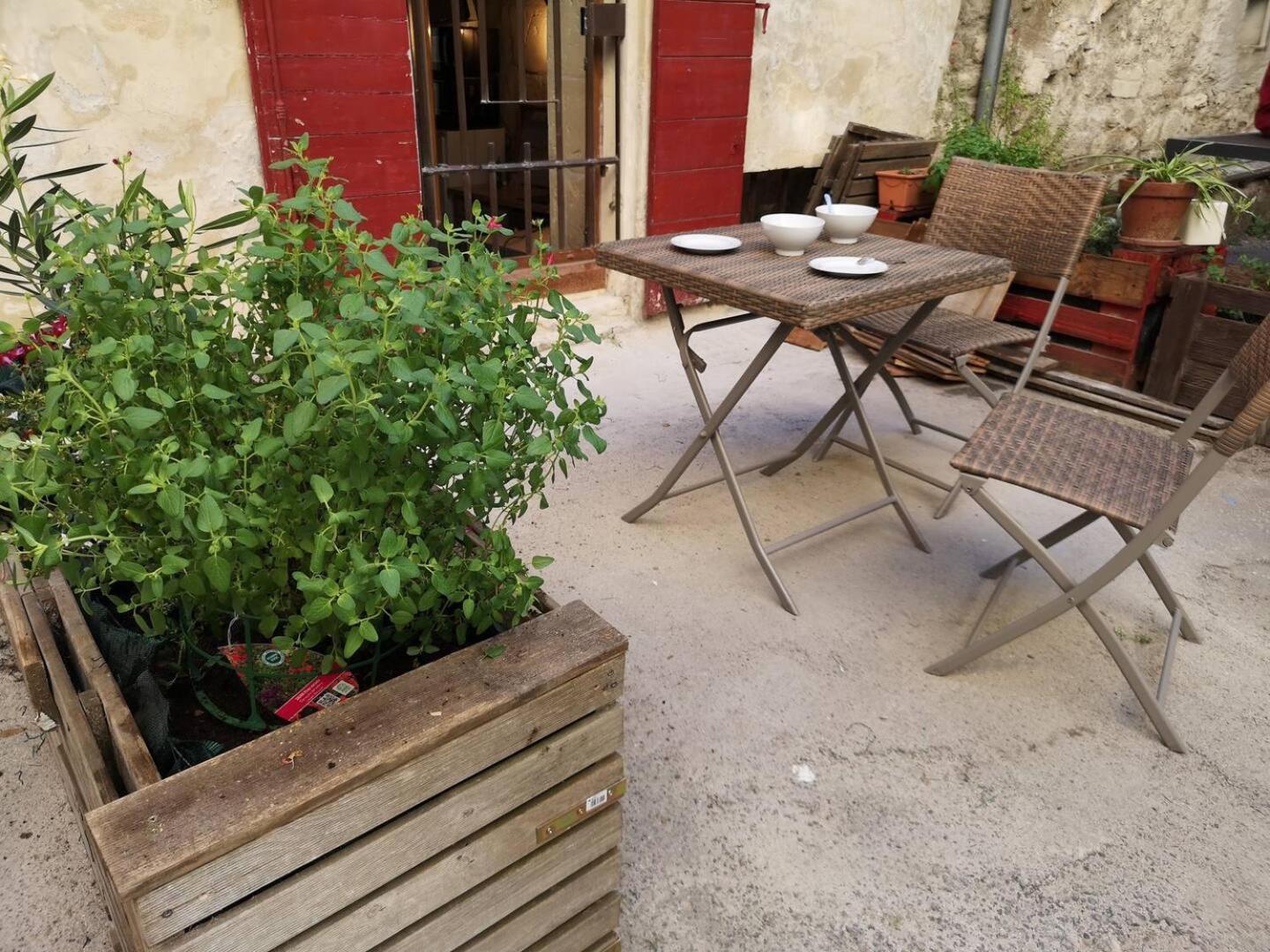 La Maison Des Hautures Arles Exterior photo